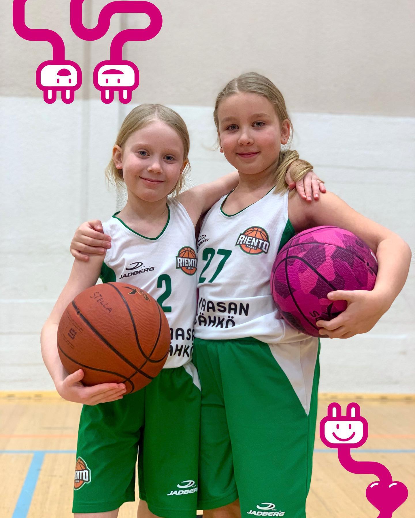 Yhdessä on kivempi pelata! 🥰⛹🏼‍♀️ Kiitos @vaasansahko, kun tuette meidän toimintaa sekä mahdollistatte samalla harrastuksen lapsille, joiden perheillä on taloudellisia vaikeuksia ♥️

Tillsammans blir allting roligare 🥰⛹🏼‍♀️ Tack @vaasansahko för att ni stöder vår verksamhet och samtidigt erbjuder möjligheten till en baskethobby åt barn vars familjer har ekonomiska svårigheter ♥️