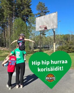 Eläköön väsymättömät kannustajat, rohkaisijat ja treenikuskaajat, valmentajat, joukkueenjohtajat, buffettien jauhopeukalot ja lohduttavat sylit! Hyvää tätäkin päivää kaikille (koris)äideille ja äidinmielisille ❤️
You never play alone💚 🏀
#korisperhe #korisonkivaa #tyttökoris #pikkusudet #turunriento
@basketballfinland